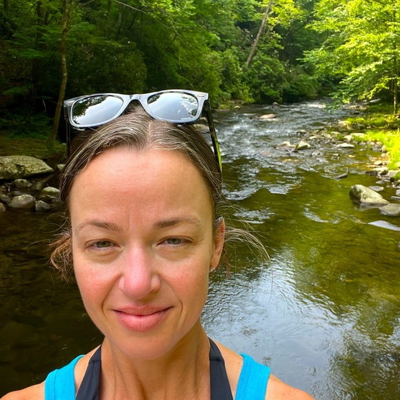 Meet your Posher, Jennifer - Picture 2 of 4